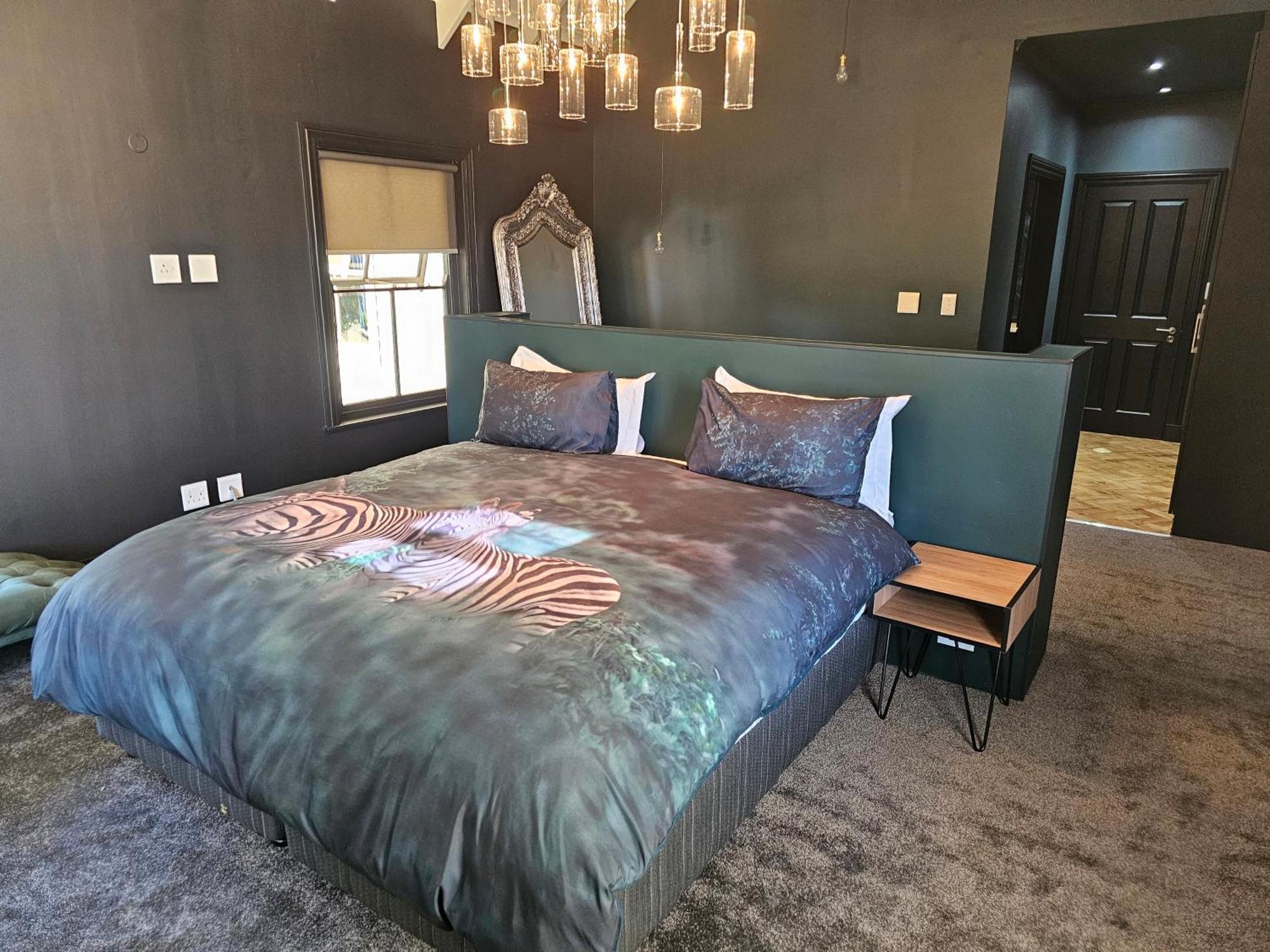 Die Heerenhuys Guest Suites สเตลเลนบอช ภายนอก รูปภาพ