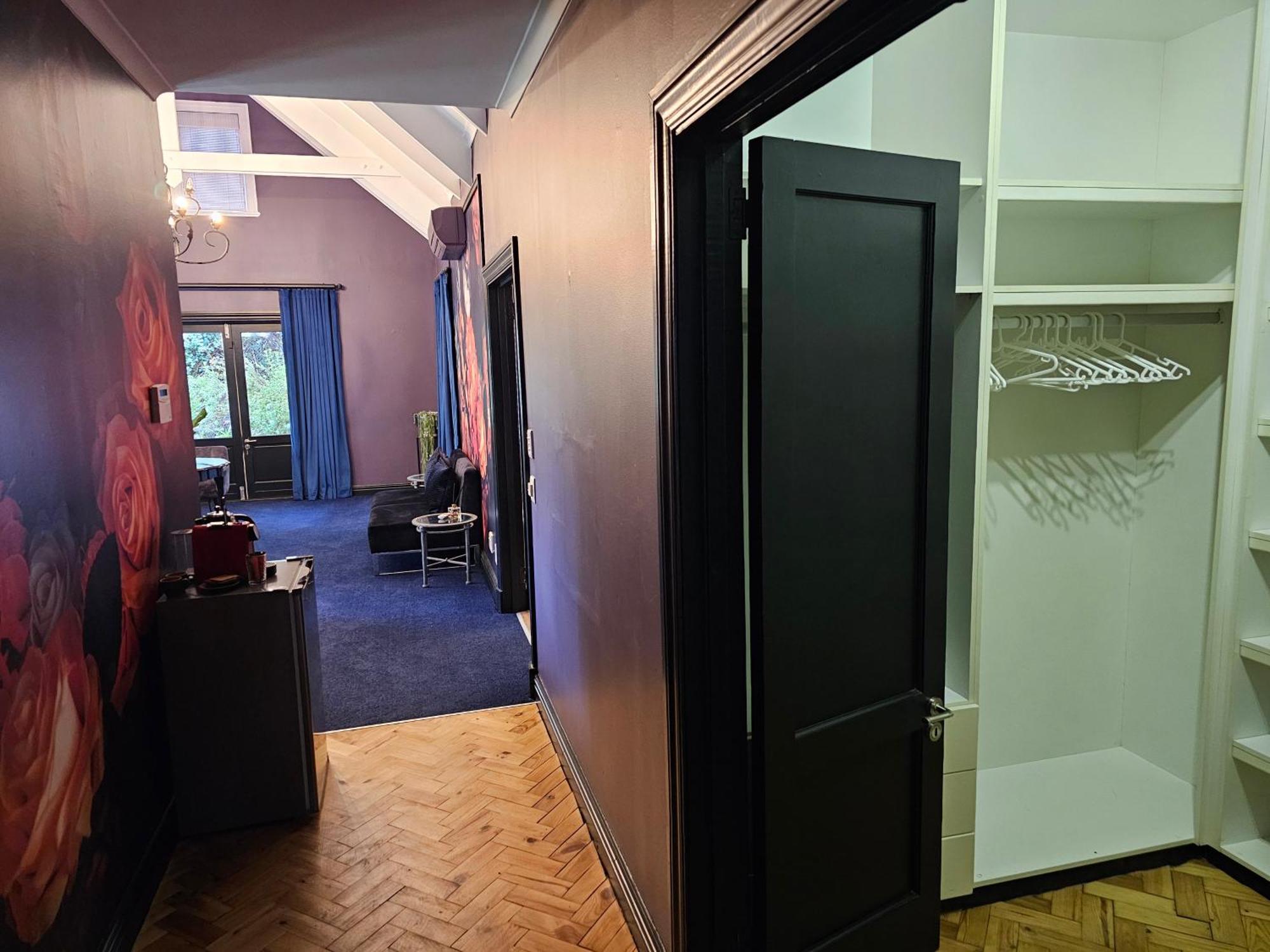 Die Heerenhuys Guest Suites สเตลเลนบอช ภายนอก รูปภาพ