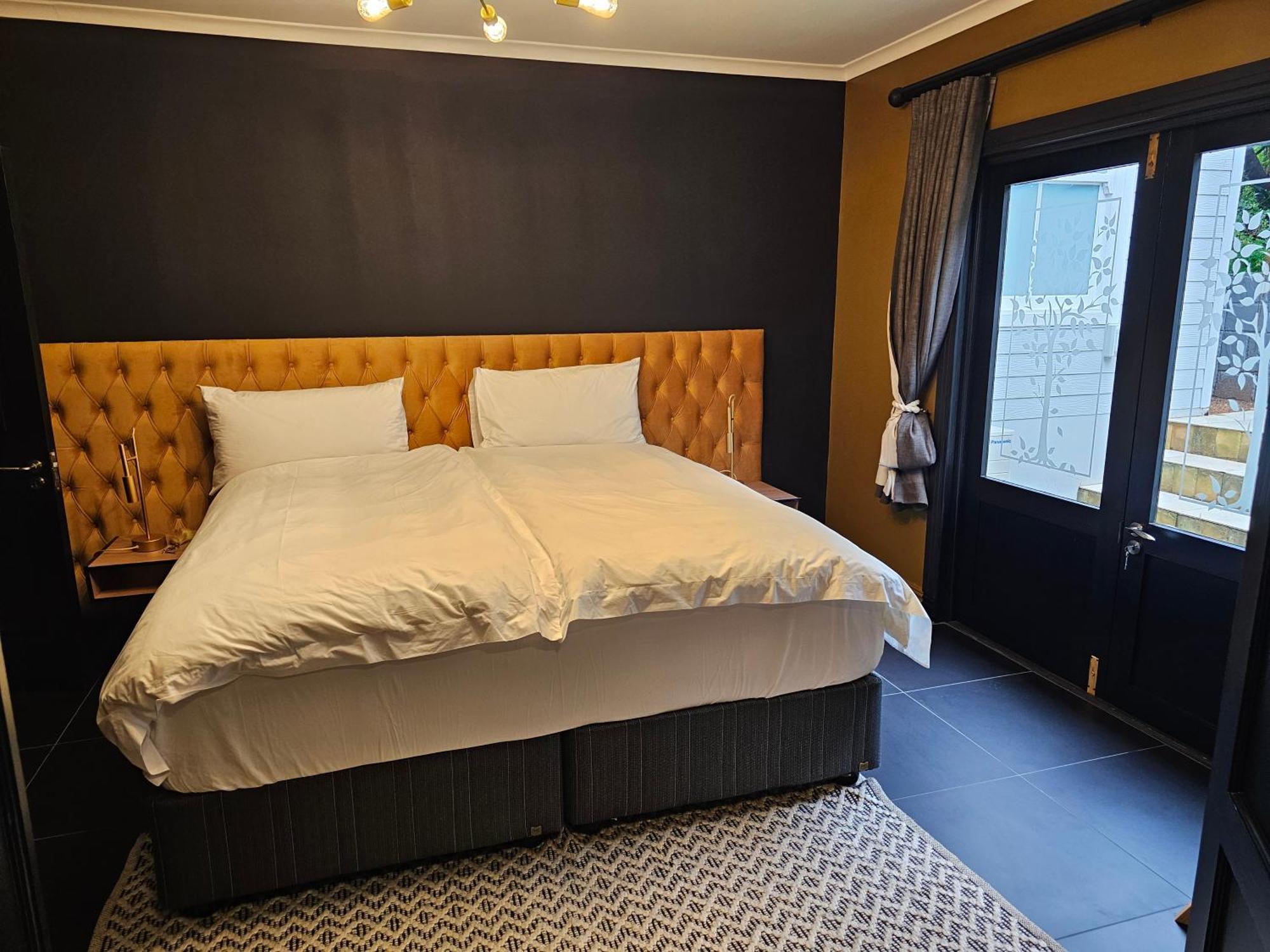 Die Heerenhuys Guest Suites สเตลเลนบอช ภายนอก รูปภาพ