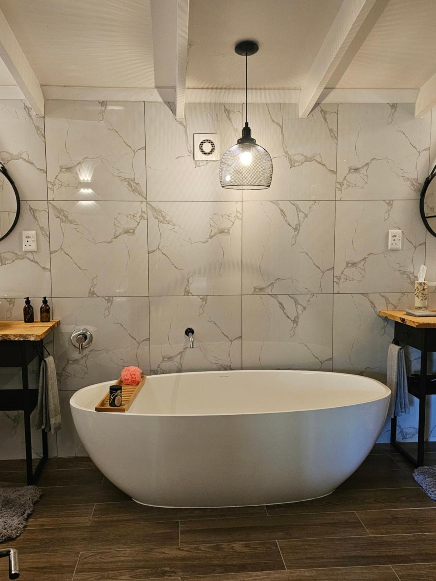 Die Heerenhuys Guest Suites สเตลเลนบอช ภายนอก รูปภาพ