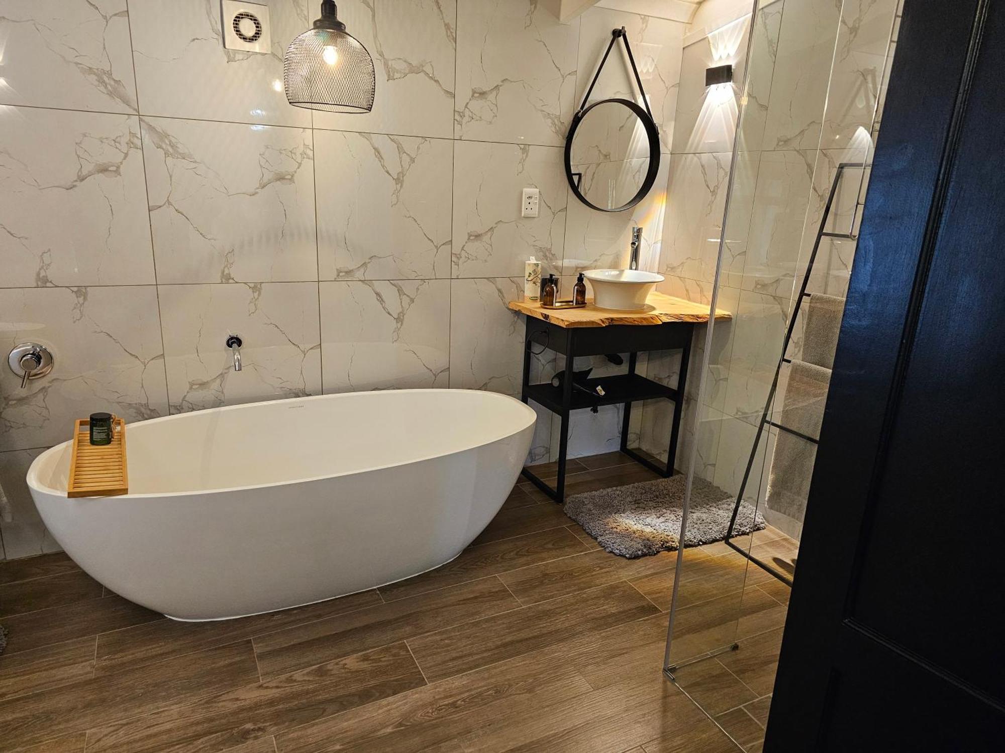 Die Heerenhuys Guest Suites สเตลเลนบอช ภายนอก รูปภาพ