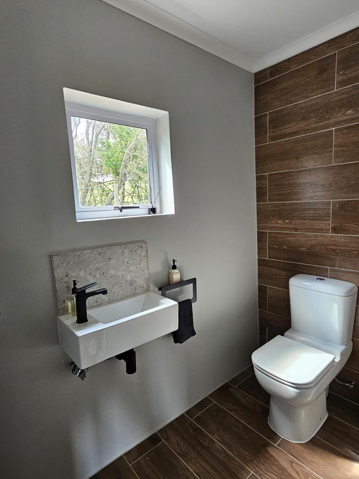 Die Heerenhuys Guest Suites สเตลเลนบอช ภายนอก รูปภาพ